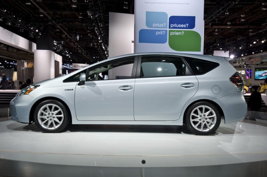  Toyota Prius V 2011 года  (фото 104 из 208)